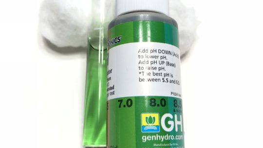 How To Use A pH Test Kit to Measure Hydroponic Nutrient Solution